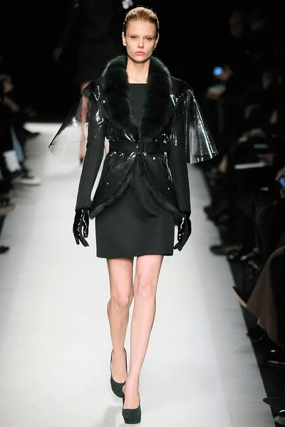 Look 11